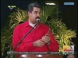 Maduro creó su propio premio de paz y mira a quien se lo dio