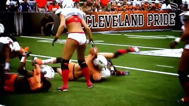 LFL Legends football league GIRLS ATTACK : hits and fights !