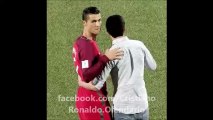Cristiano Ronaldo took selfie with a pitch invader