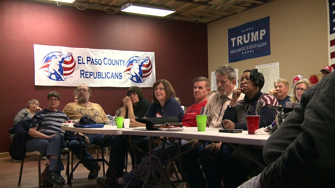 Votantes republicanos dividen sus opiniones de Trump en debate