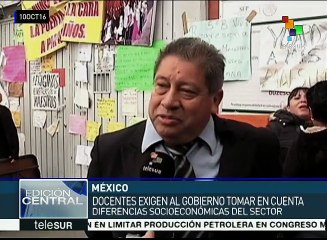 México: maestros despedidos por manifestarse contra reforma educativa