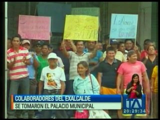 Colaboradores de exalcalde se toman palacio municipal