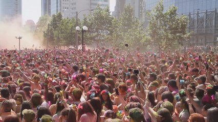 The Color Run reúne a más de 20.000 personas en Santiago en fiesta de color.-