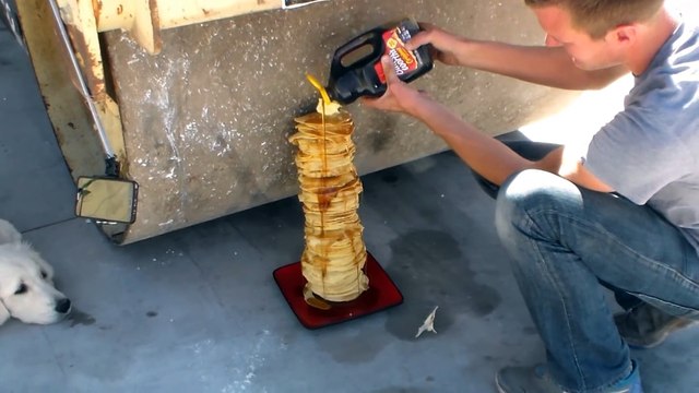 Tenter la plus grande crêpe du monde avec un rouleau compresseur ! Pan Cakes