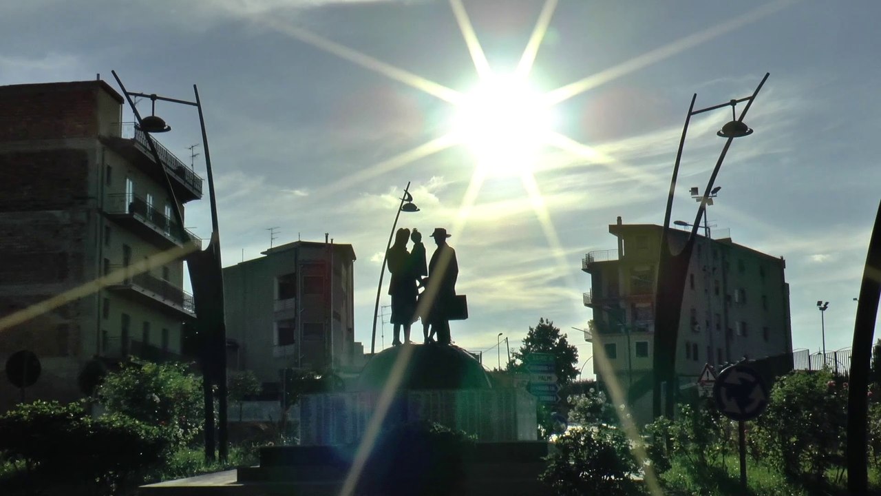 LA STATUA ALLL'EMIGRANTE - Palmi (Reggio Calabria) ITALIA - di R.Mancini