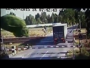 ایسا ایکسیڈنٹ کے دیکھ کر حیران رہے جائیں گے