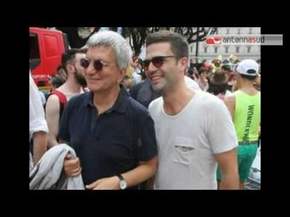 Скачать видео: Tg antennasud 10.10.2016 Battesimo per Tobia, il bimbo di Vendola e Eddy