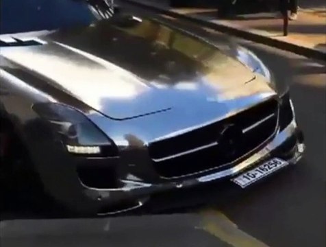 Quand tu défonces ta Mercedes que tu viens de customiser... Dégouté!