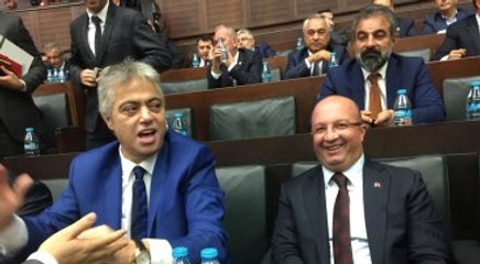 Sanatçı Cengiz Kurtoğlu, AK Parti Grubu'nda