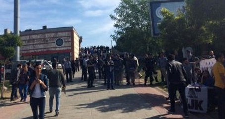 Kocaeli Üniversitesi'nde Bildiri Dağıtan İki Grup Arasında Kavga Çıktı
