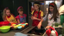 Rafa Justus se diverte na cozinha com as amigas do canal 'Cenoritas'