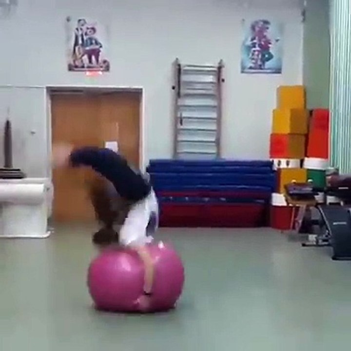 En Küçük koordinasyınsuzluk sakatlar . Zor zanaat . Smallest uncoordinated disabled. Difficult craft.