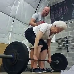 Teyzem sende nasıl bir kas var o yaşta . My aunt had a muscle you how at that age.