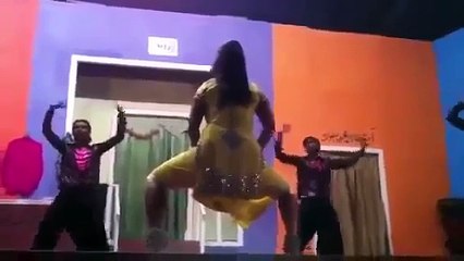 Nida Chaudhry Hot Mujra Dance With Group Friends - Song