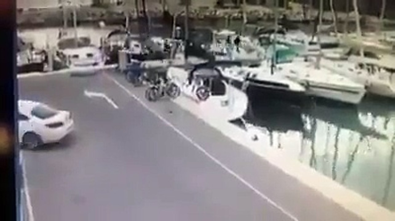 El frenini çekmeyi unutunca olan oldu . The handbrake which was disregarded the shooting.