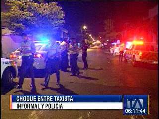 Choque entre taxista informal y policía