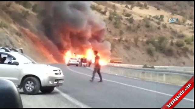 Teröristler Hakkari-Çukurca karayolunda 3 TIR'ı ateşe verdi