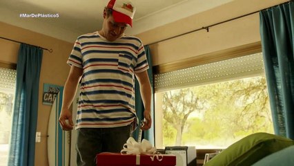 Federico Aguado en Mar de Plastico (Capi 2x05)