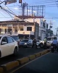 Amet le dispara a jeepeta