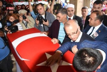 Manisa Salihli Şehit Askerine Ağladı