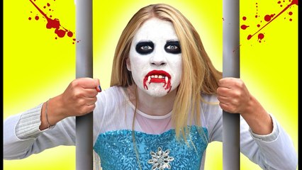 VAMPIRE Frozen Elsa in JAIL! vs Doctor w- Spiderman Black Spiderman Mini Frozen Hulk Toys!