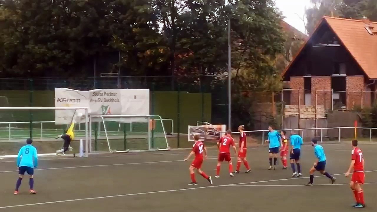 Un but à la Olive et Tom : barre + reprise de volée pleine lucarne !