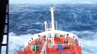 SHIPS IN STORM Horrible FOOTAGE