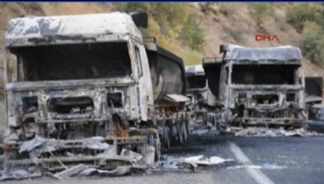 Görüntülü Haber)hakkari'de PKK'lılar Bir Maden Ocağına Ait 3 Tır'ı Ateşe Verdi