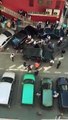 Un homme fou écrase des passants avec sa voiture