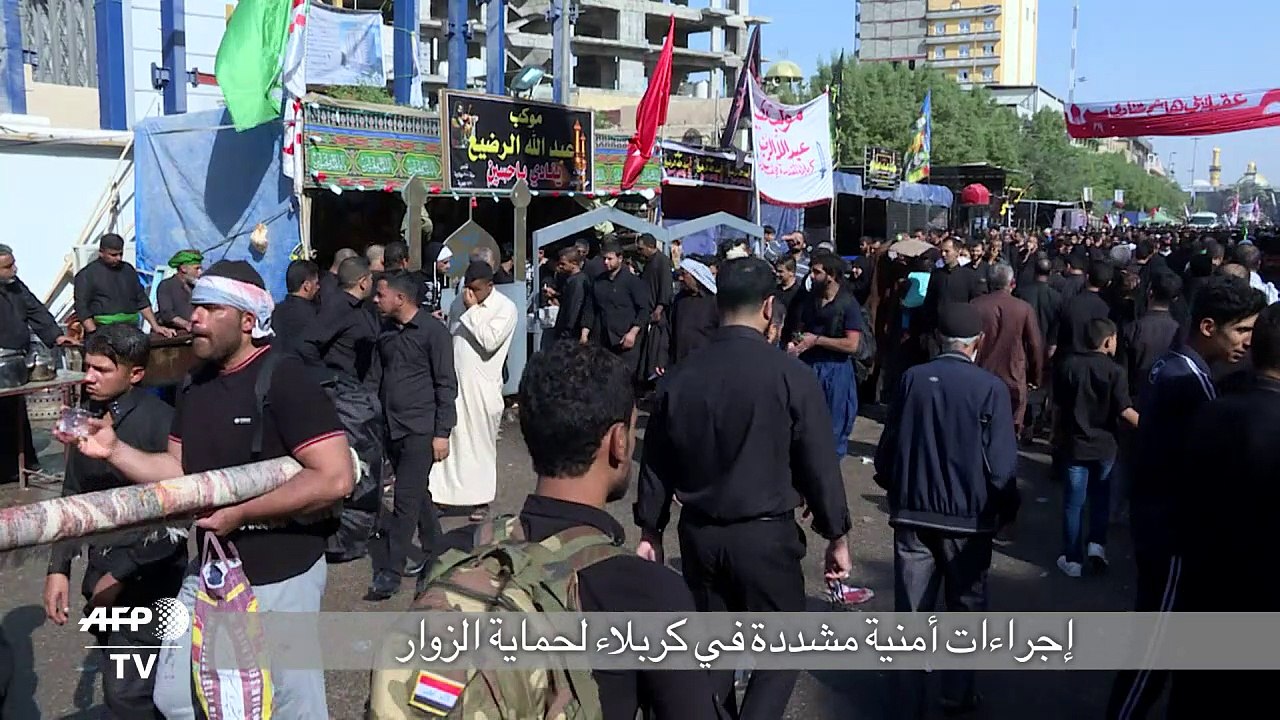 مئات الاف الزوار الشيعية يحيون ذكرى عاشوراء في كربلاء