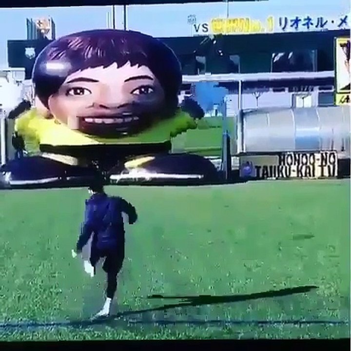 Lionel Messi vs Giant Goalkeeper