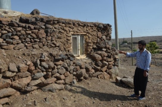 Diyarbakır'da Yaşayan Baba ve Oğlun Hastalığına Teşhis Konulamıyor