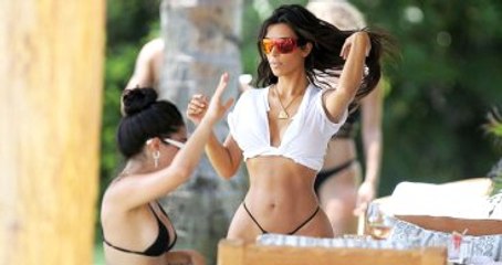 'Soyguna Uğrayan Kardashian Kostümü' Büyük Tepki Çekti