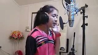 Thai girl sing a song 2016