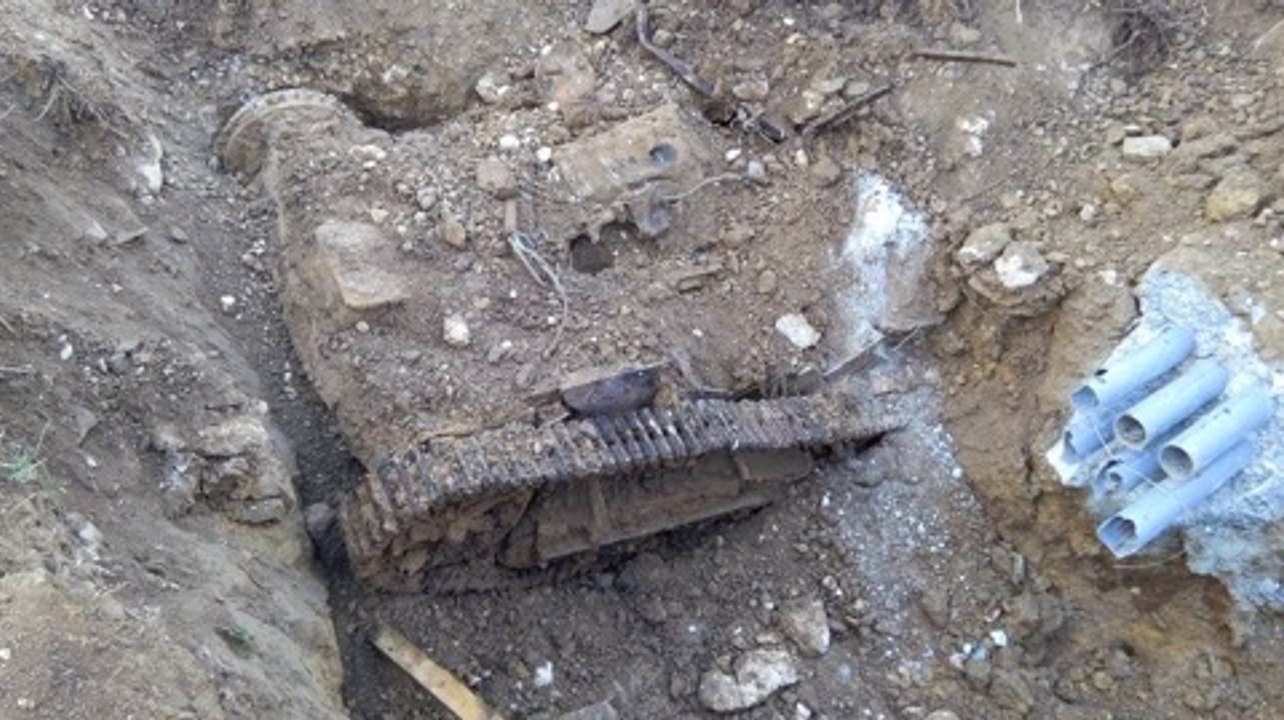 Paris Orly Airport: A tank of World War II discovered by workmen