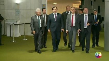 Esforço do Governo para aprovar PEC inclui exoneração de ministros e jantar