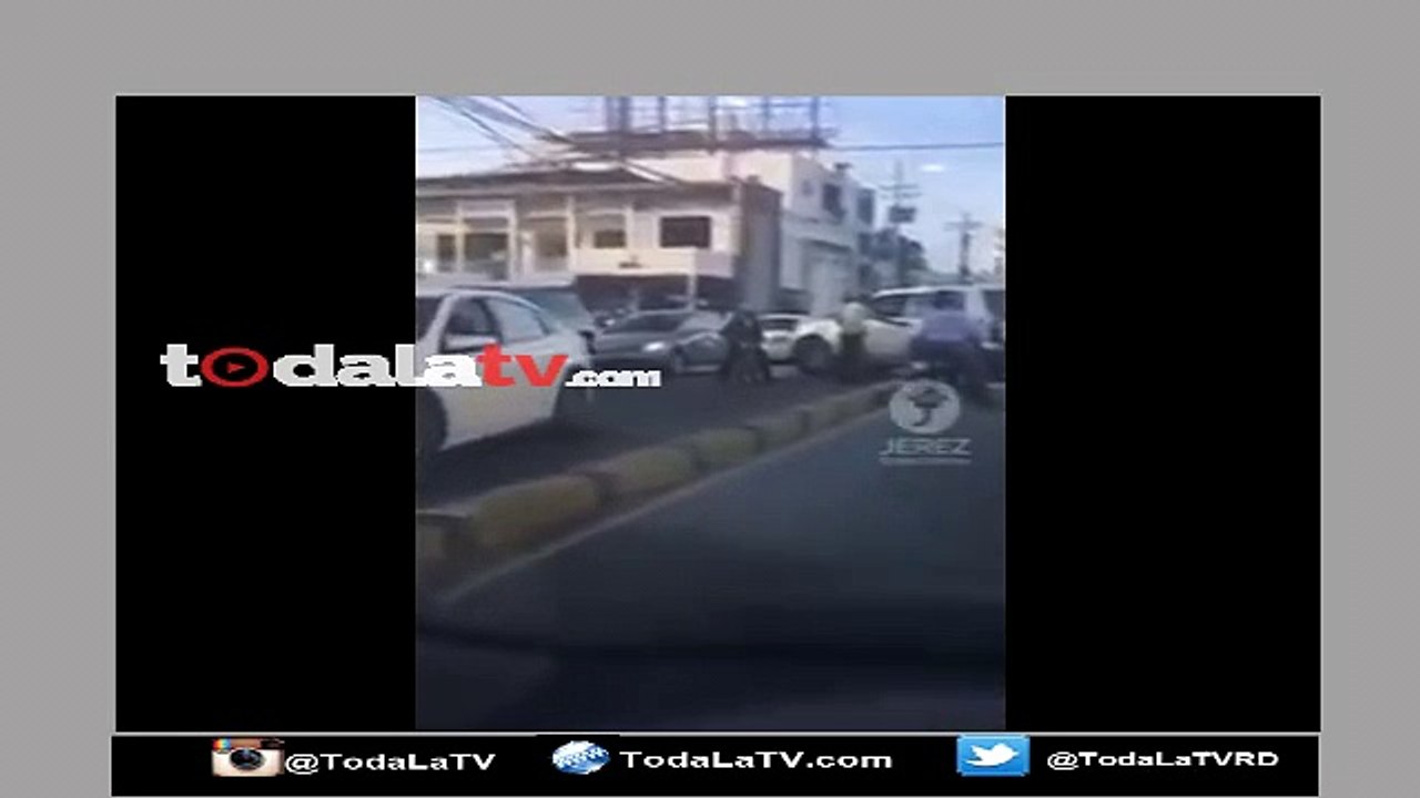 AMET enojado le dispara a la goma de una Yipeeta-Video