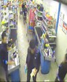 Polis Bile Şaşırdı! Hırsızlar Soygun Yaparken Müşteriler Alışverişe Devam Etmiş