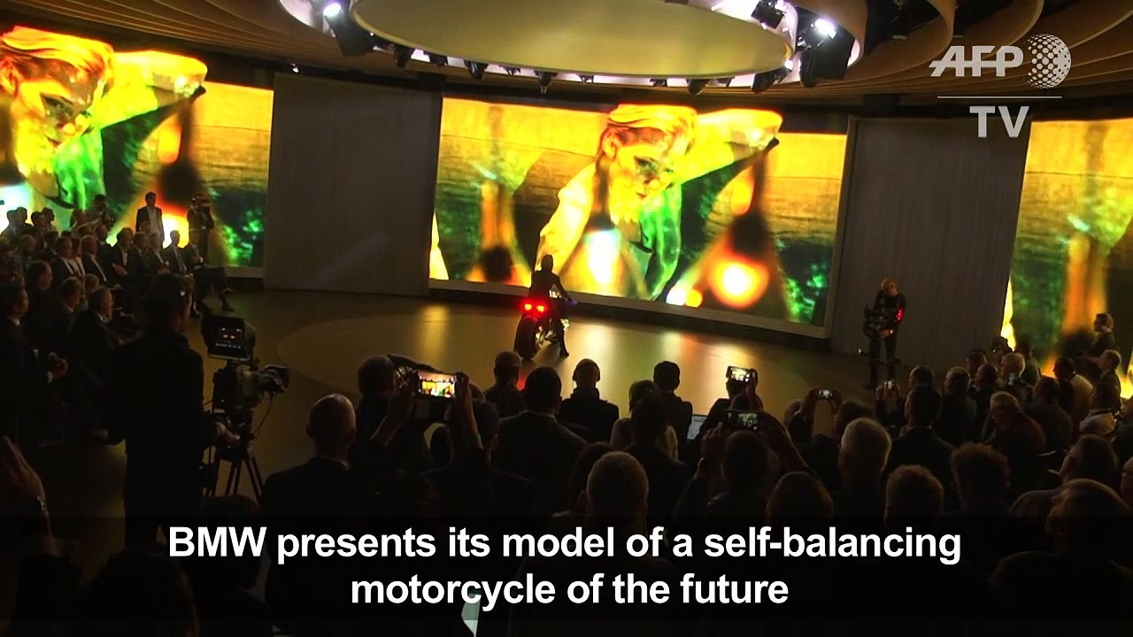 BMW presents its self-balancing motorcycle of the future