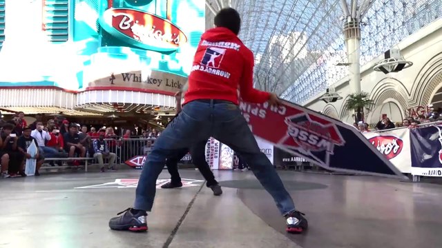 Championnats du monde de jongle de panneaux de pub !