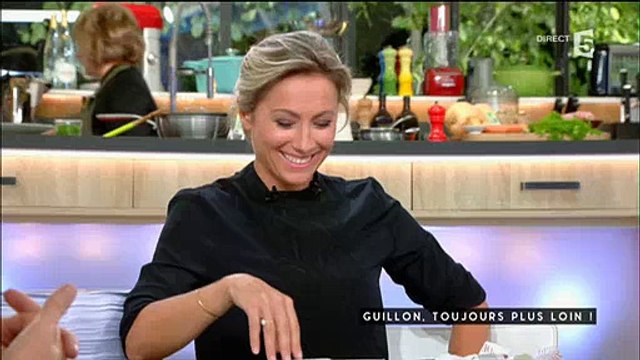 Stéphane Guillon parle de Vincent Bolloré dans C à vous sur France 5