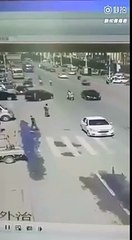 İntihar anı kameraya yansıdı.Suicide moment was reflected in the camera. Moment du suicide a été reflété dans la caméra.