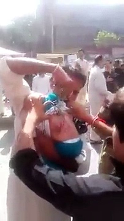 See What is Happening with a Little Kid in Day of Ashora ?? Is it Right ??