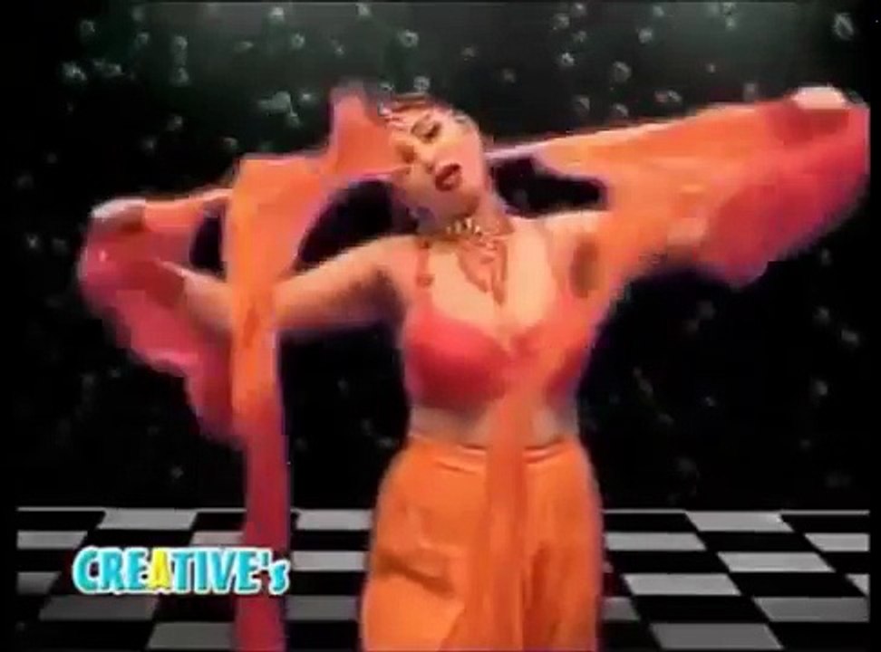 Hot Girl Removing her Dress in Public Must Watch
