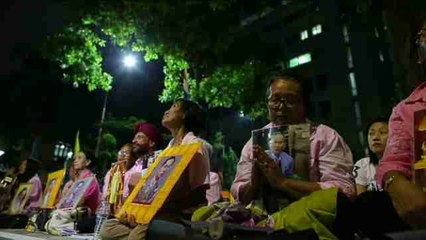 El rey de Tailandia mejora su estado de salud pero sigue inestable