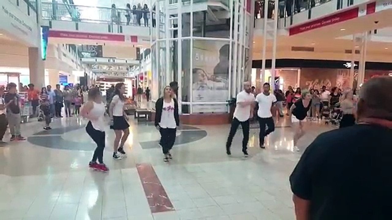 Flashmob Proposal to "Marry You" by Bruno Mars!