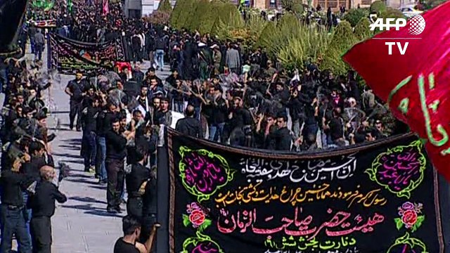 De negro y autoflagelándose los chiitas celebran la Ashura
