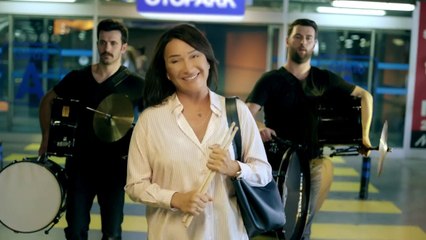 Video herunterladen: Türk Telekom Kapsama ve Çekim Gücü Reklamı – Demet Akbağ