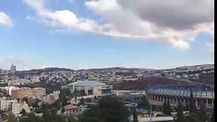 O nasıl bir bulut kümesi öyle. He set how a cloud. Voyez comment un nuage.