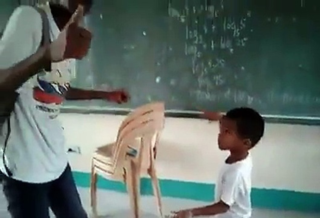 Çocuklar özel ve Güzeldir. :)  children are special and beautiful. les enfants sont spéciaux et belle.